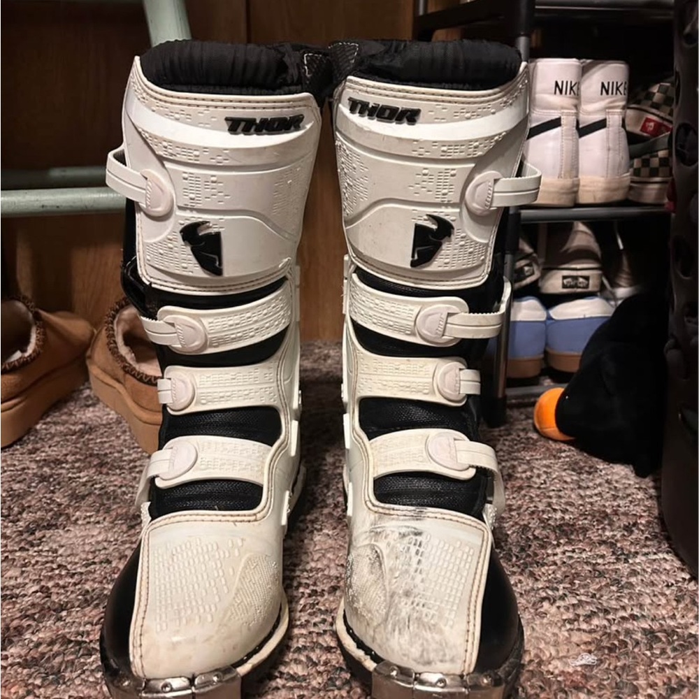women’s Thor riding boots size 8